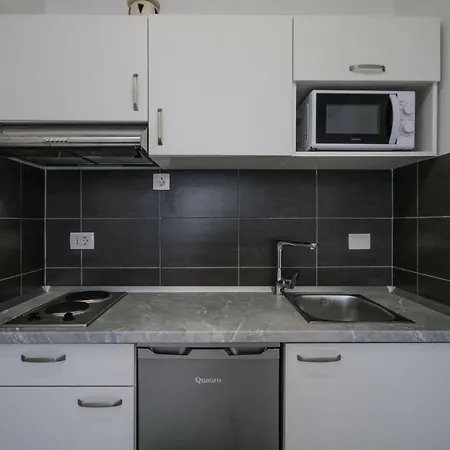 Tosca With Parking Ρόβινι