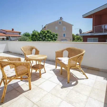 Tosca With Parking Ρόβινι