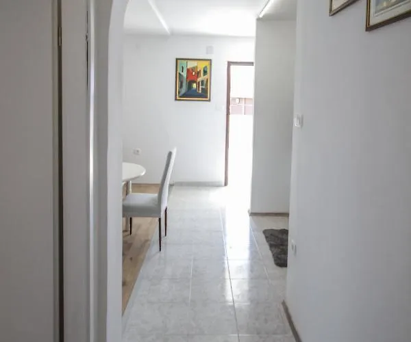 Tosca With Parking Ρόβινι