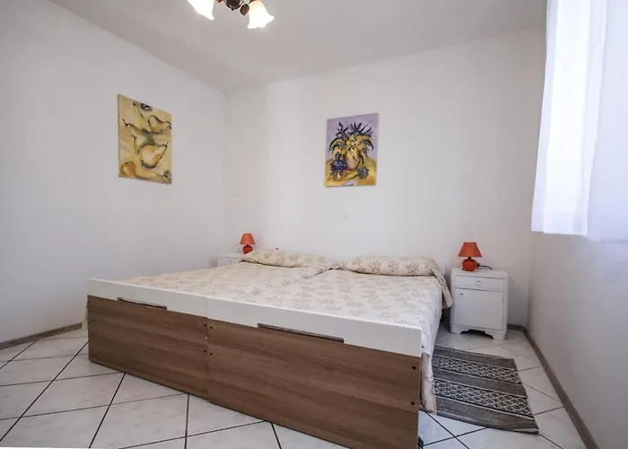 Tosca With Parking * Ρόβινι