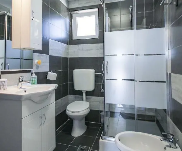 Tosca With Parking Ρόβινι