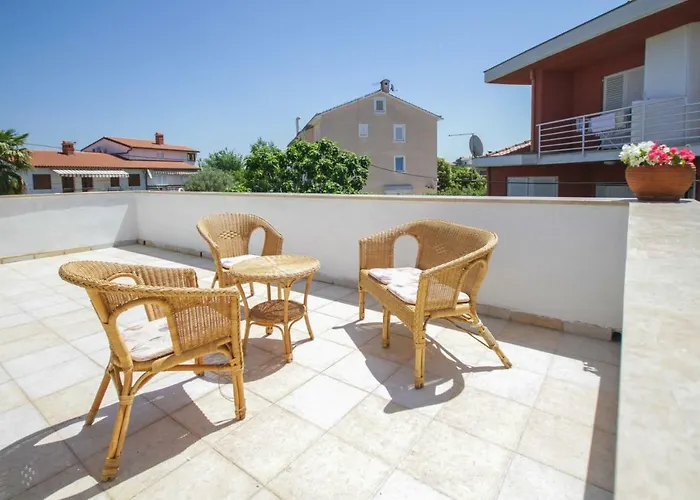 Tosca With Parking Ρόβινι