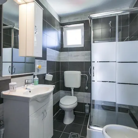 Tosca With Parking Apartamento