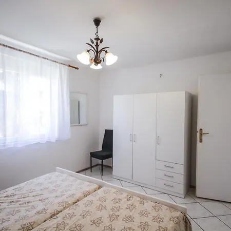 Tosca With Parking Apartamento